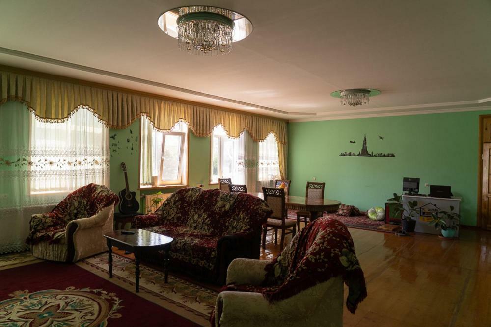 Khurma Hostel Ганджа Екстериор снимка