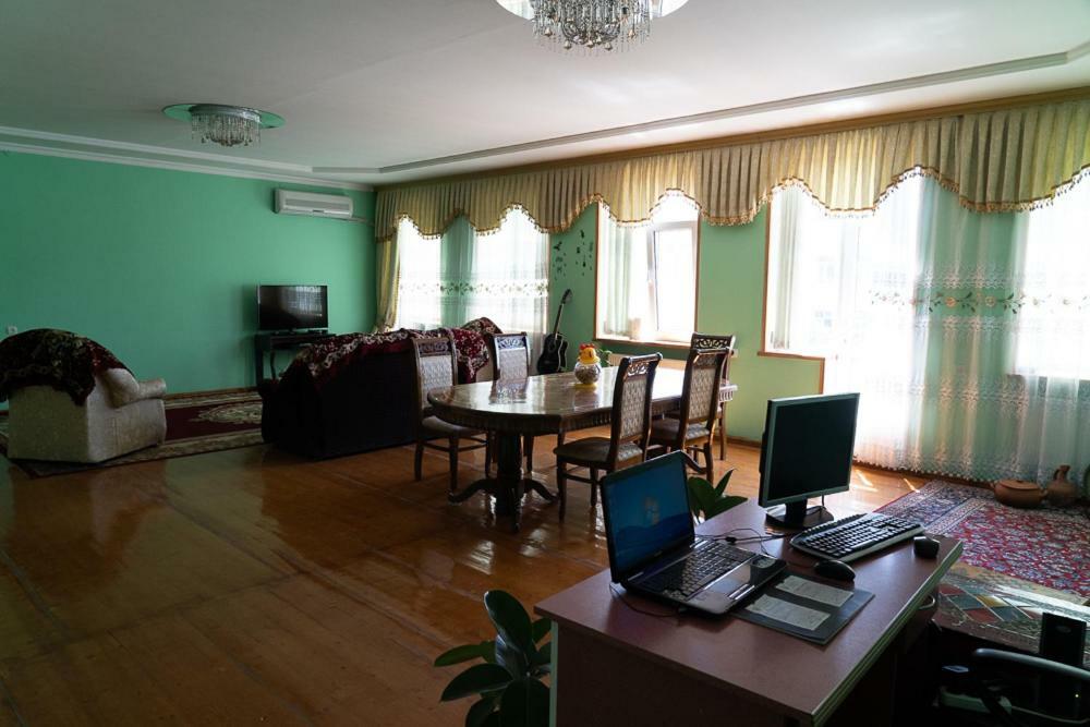 Khurma Hostel Ганджа Екстериор снимка